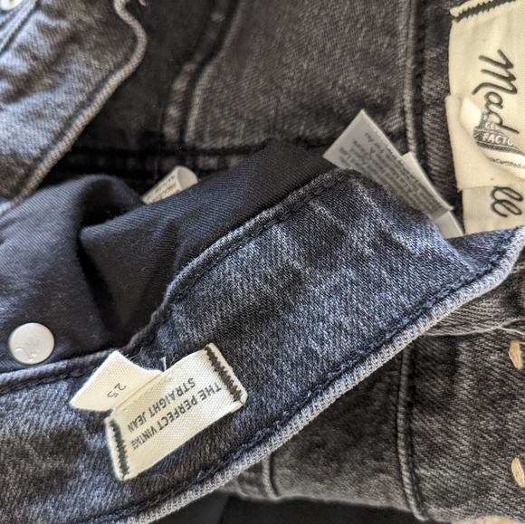 Madewell Perfect Vintage Straight Jeans, lunar wash raw hem edition, size 25 - Picture 7 of 7